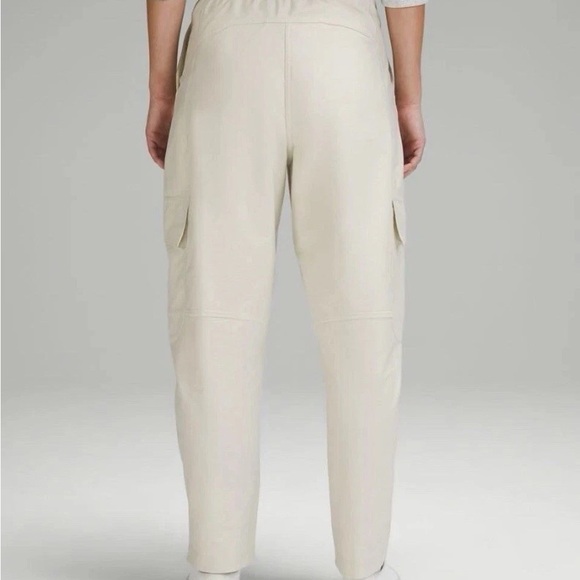 Lululemon Light Utilitech Cargo Pocket High Rise Pants Sz 26 Women LW5ENBS EUC - Picture 2 of 14